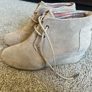Toms wedge heel shoe